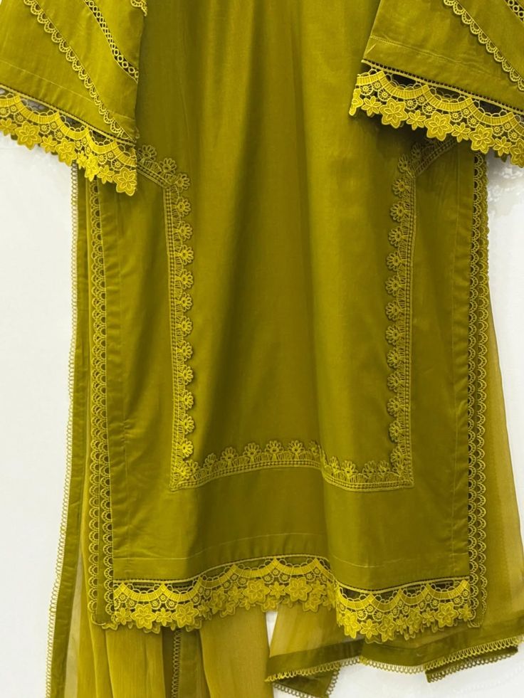 Elegant Lace Work 3-Piece Lawn Suit - Image 3