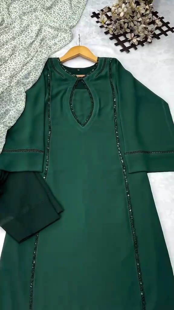 14 August Special | Elegant Bottle Green 3-Piece Stitched Lawn Suit π΅π°